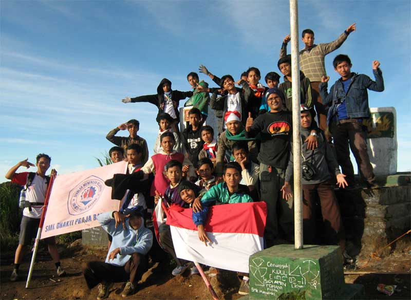 Kegiatan Pendakian Gunung Patriot SMK Bhakti Praja Batang